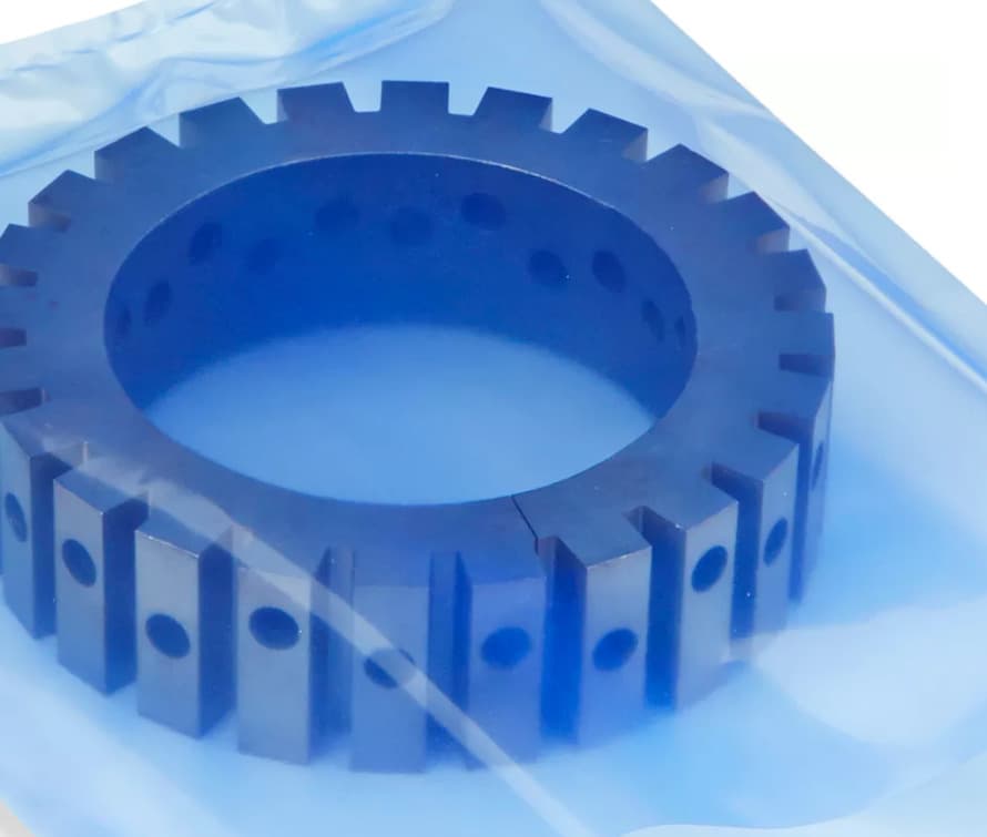 Engrane adentro de una bolsa plastica VCI azul de PREMCO